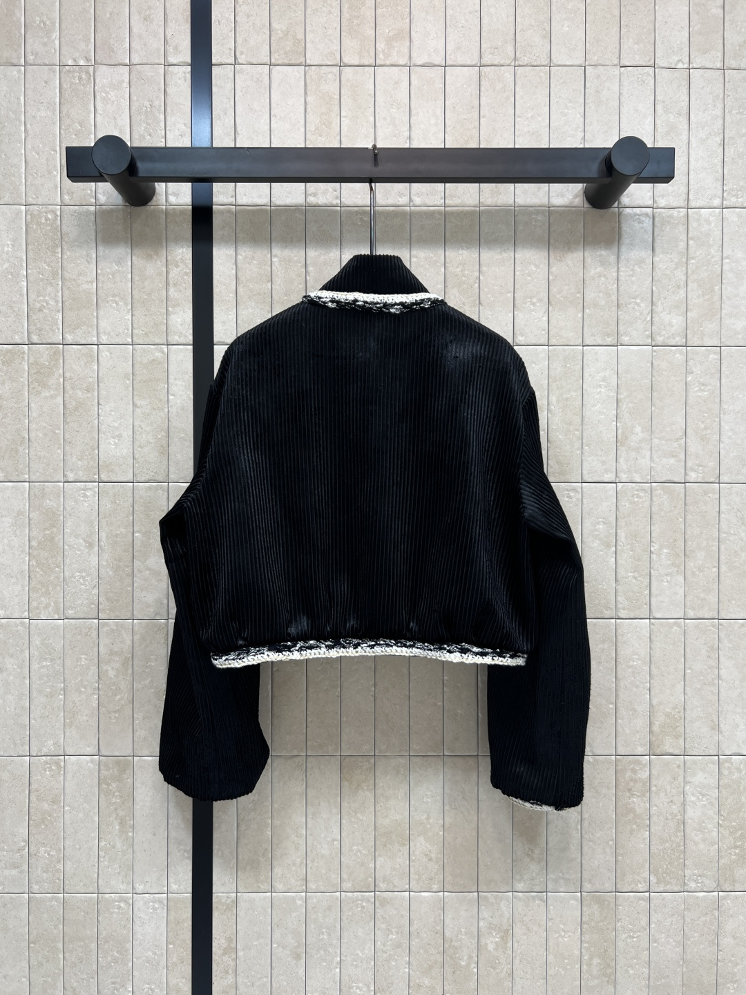 小香家 25秋冬新款 黑色灯芯绒外套 柔软舒适 复古优雅 秋冬穿搭必备！圆领+编织花边 定制金纽扣装饰 