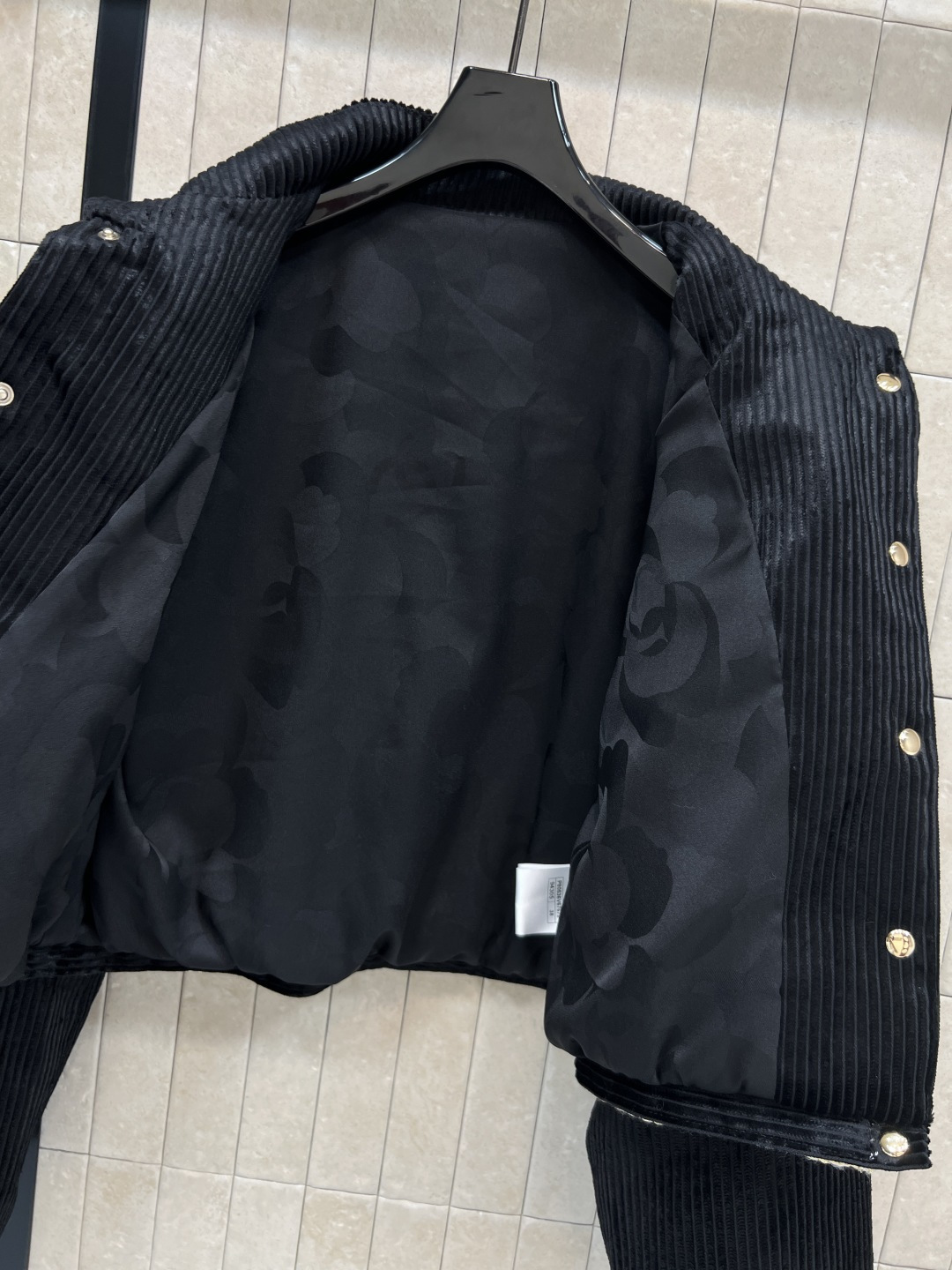 小香家 25秋冬新款 黑色灯芯绒外套 柔软舒适 复古优雅 秋冬穿搭必备！圆领+编织花边 定制金纽扣装饰 