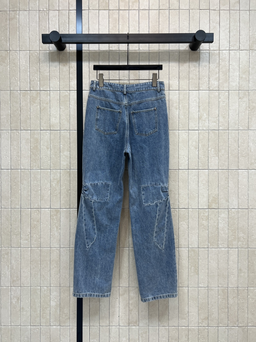 小香家 25秋冬新款 低腰直筒蝴蝶结牛仔裤 复古感满满 直筒版型 裤长适中 日常休闲都能轻松驾驭 搭配短