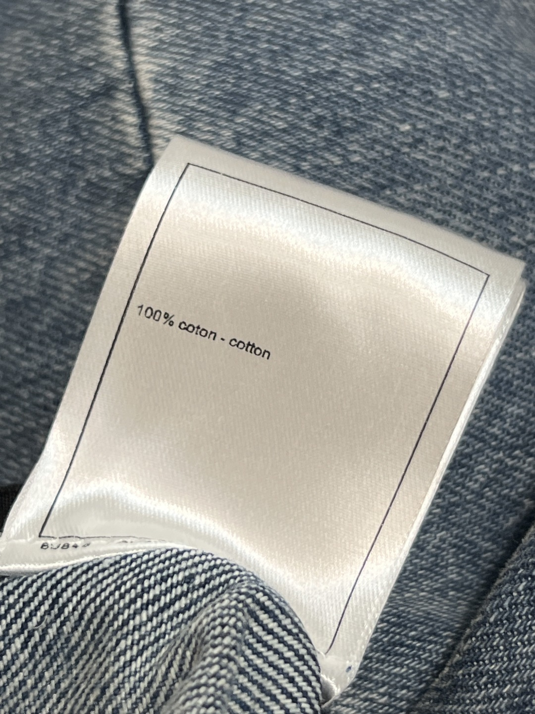 小香家 25秋冬新款 低腰直筒蝴蝶结牛仔裤 复古感满满 直筒版型 裤长适中 日常休闲都能轻松驾驭 搭配短