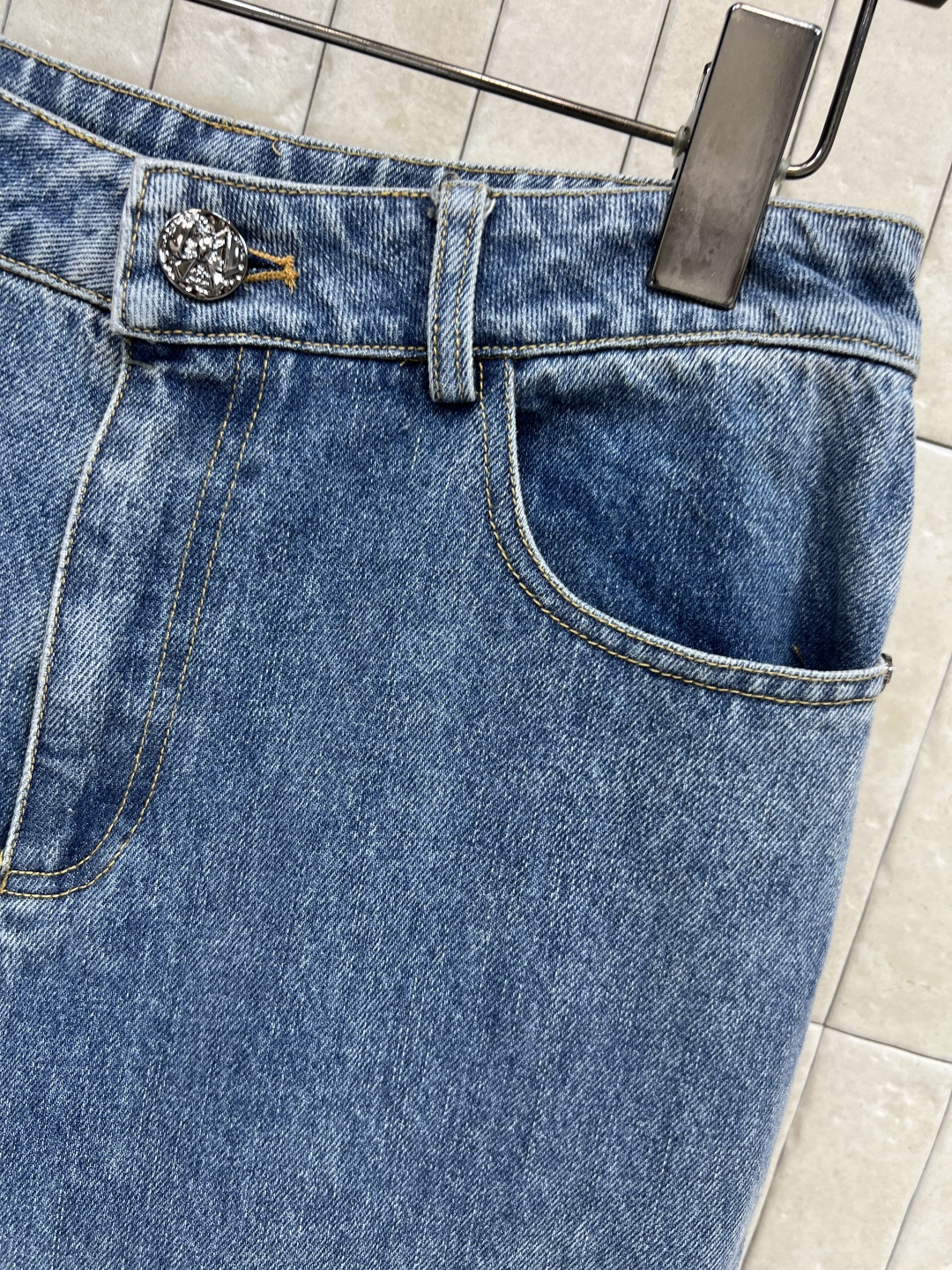 小香家 25秋冬新款 低腰直筒蝴蝶结牛仔裤 复古感满满 直筒版型 裤长适中 日常休闲都能轻松驾驭 搭配短