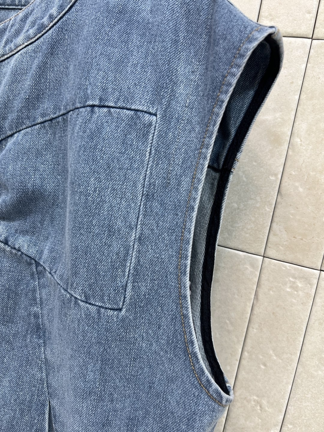 小香家 25秋冬新款 蝴蝶结牛仔马甲 胸前大蝴蝶结 甜美又叛逆随性子 圆领设计修饰颈部线条 春夏秋冬都能