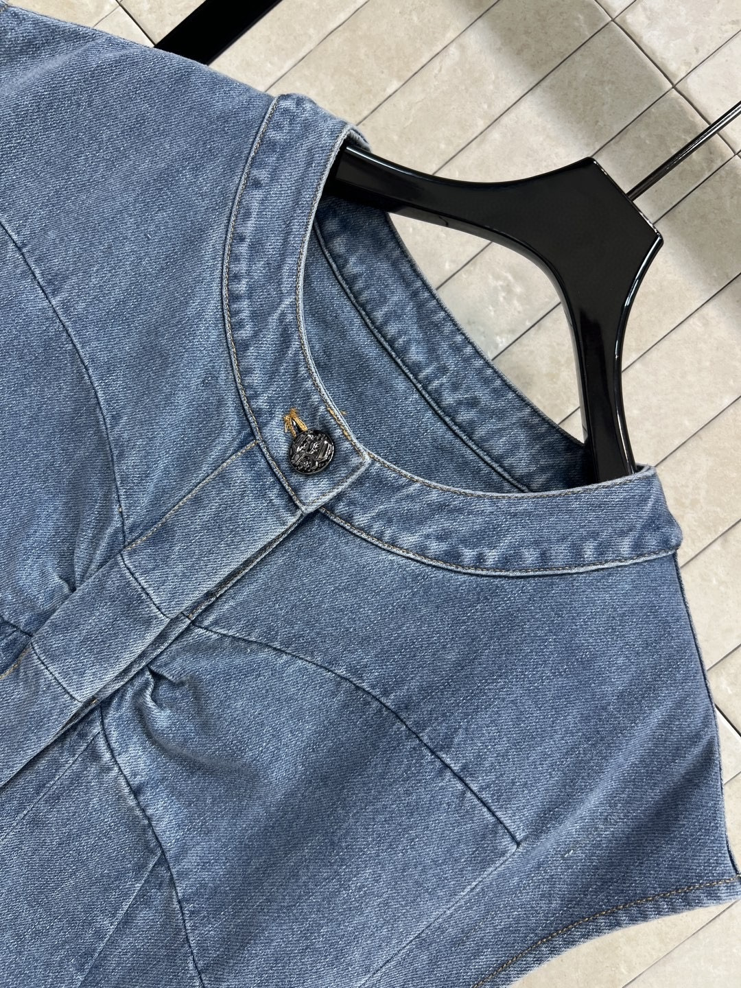 小香家 25秋冬新款 蝴蝶结牛仔马甲 胸前大蝴蝶结 甜美又叛逆随性子 圆领设计修饰颈部线条 春夏秋冬都能