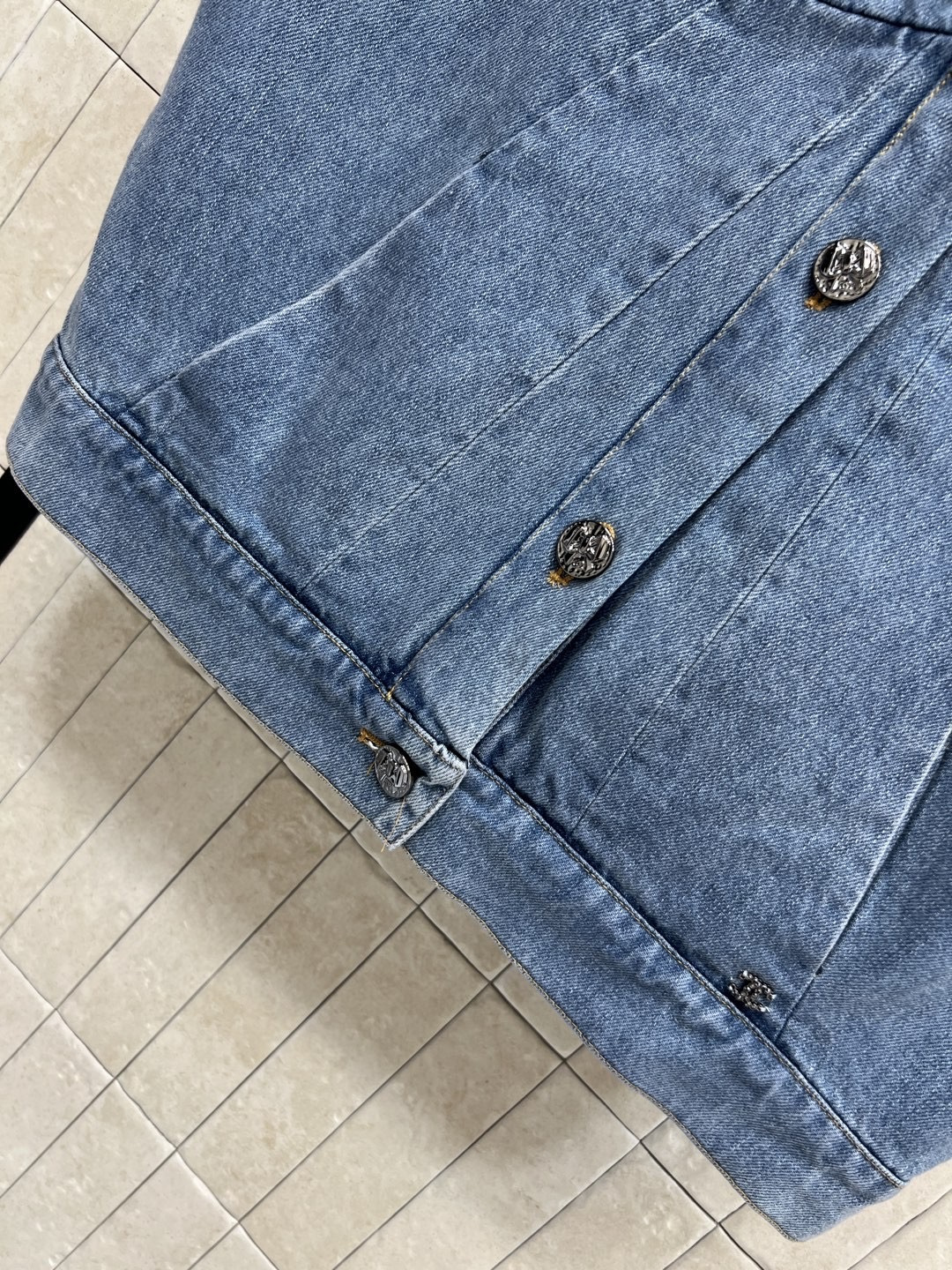 小香家 25秋冬新款 蝴蝶结牛仔马甲 胸前大蝴蝶结 甜美又叛逆随性子 圆领设计修饰颈部线条 春夏秋冬都能