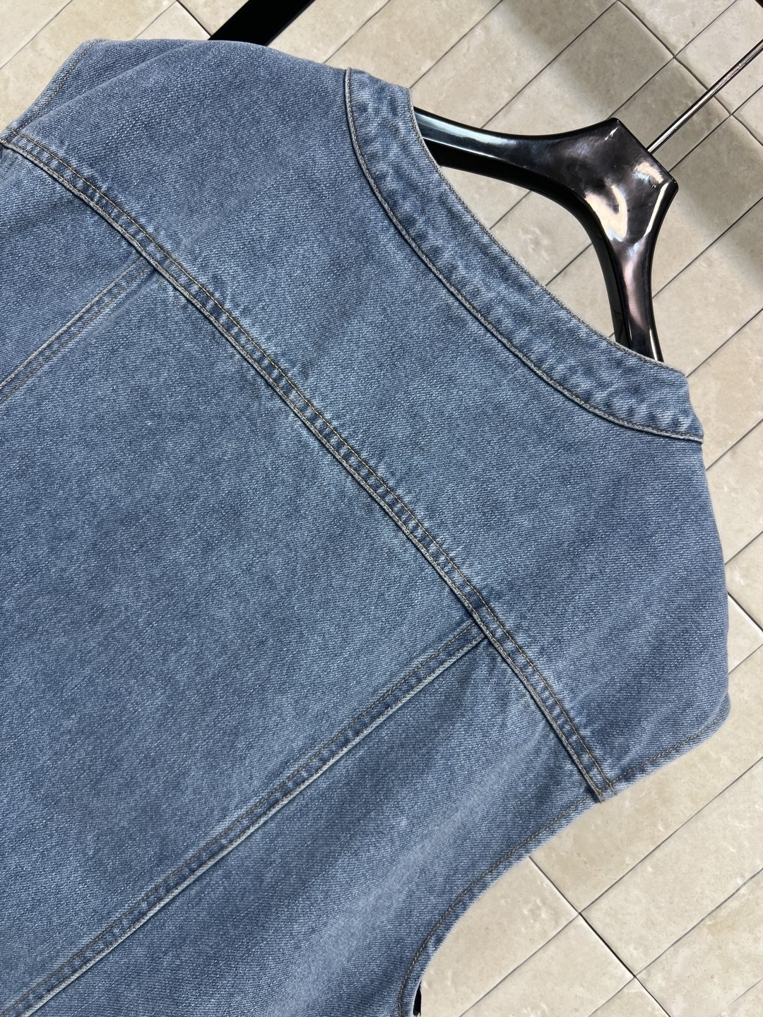 小香家 25秋冬新款 蝴蝶结牛仔马甲 胸前大蝴蝶结 甜美又叛逆随性子 圆领设计修饰颈部线条 春夏秋冬都能