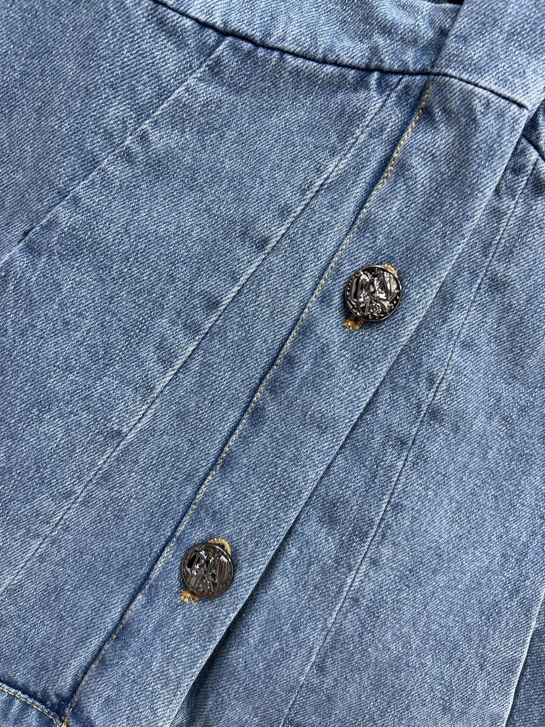 小香家 25秋冬新款 蝴蝶结牛仔马甲 胸前大蝴蝶结 甜美又叛逆随性子 圆领设计修饰颈部线条 春夏秋冬都能