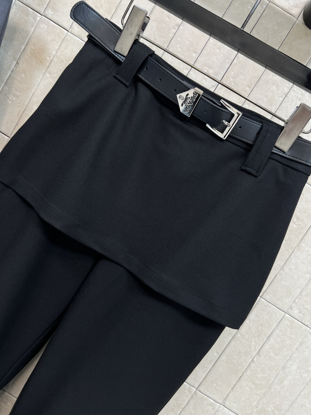 PD家 25秋冬新款 假两件臀帘西装微喇裤 定制西装面料垂坠感超赞 微喇设计 显瘦显腿长超友好！假两件臀