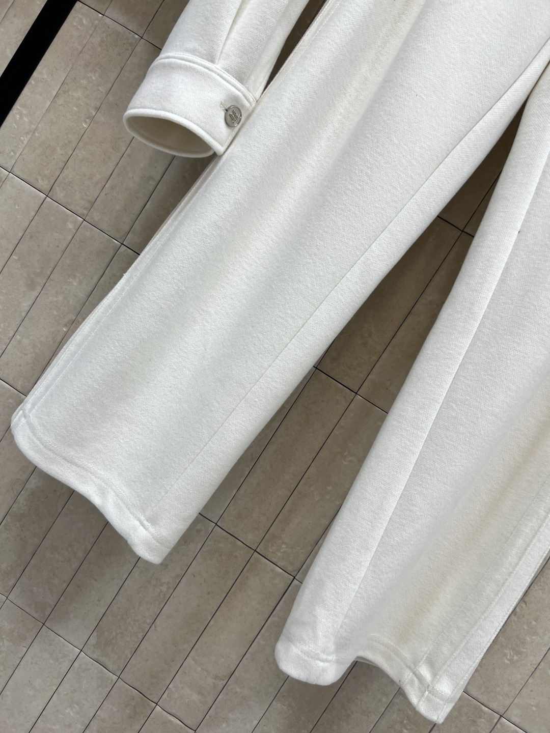 MIU家25秋冬新款 简约风休闲套装 棒球夹克外套+高腰休闲裤 经典品牌logo标志 一套上身实用又百搭