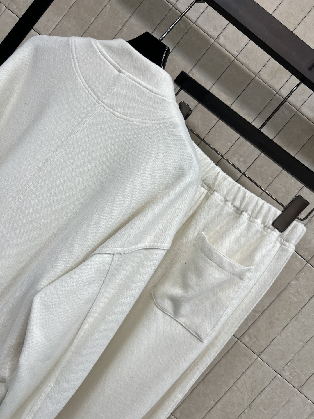 MIU家25秋冬新款 简约风休闲套装 棒球夹克外套+高腰休闲裤 经典品牌logo标志 一套上身实用又百搭