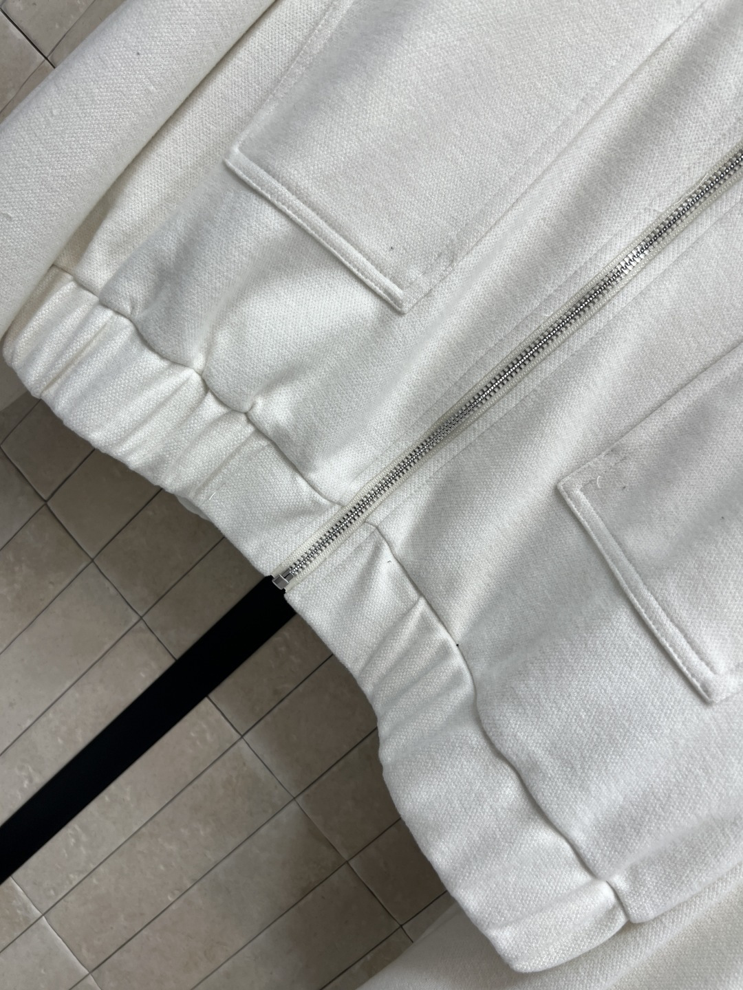 MIU家25秋冬新款 简约风休闲套装 棒球夹克外套+高腰休闲裤 经典品牌logo标志 一套上身实用又百搭