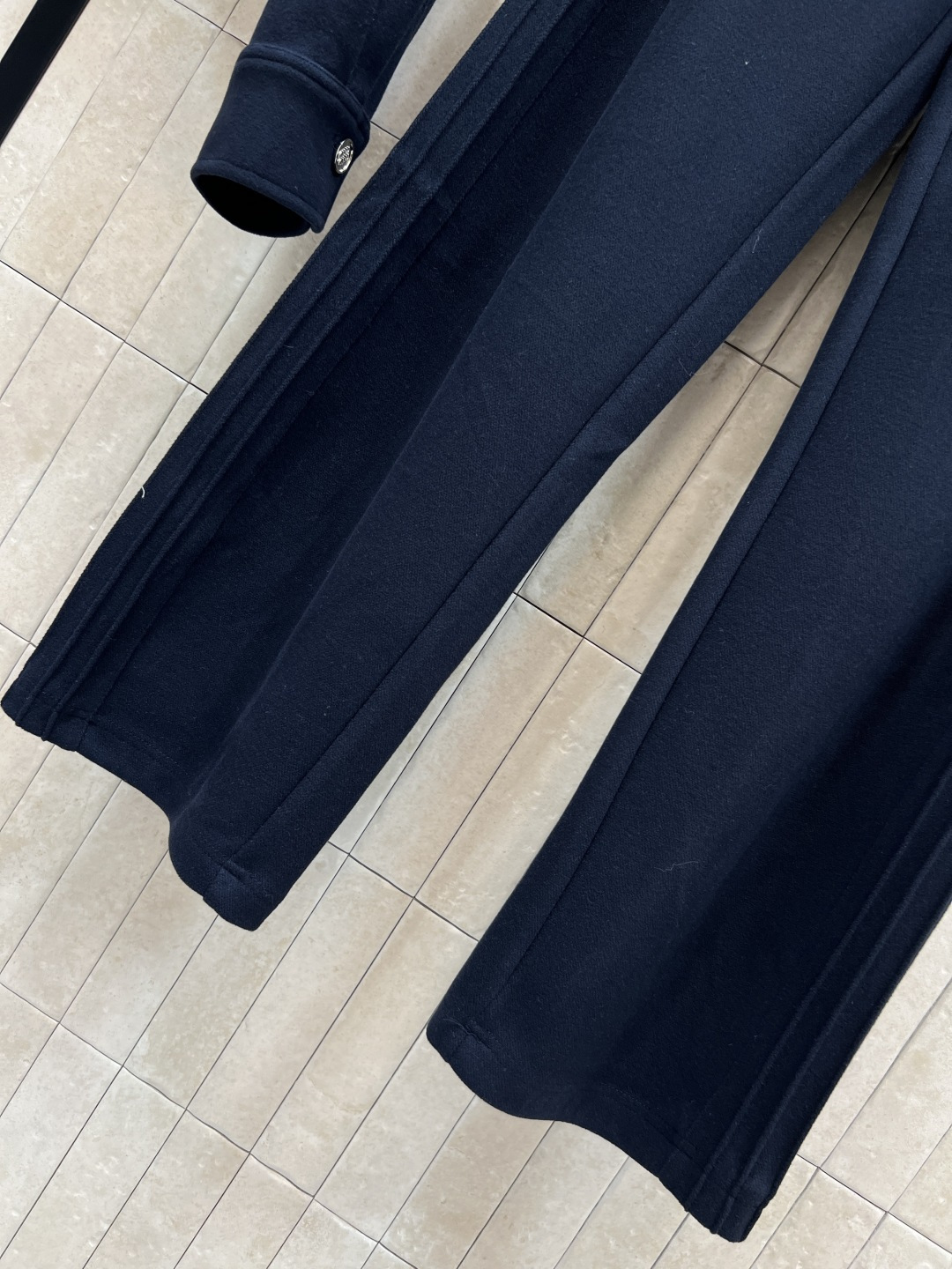 MIU家25秋冬新款 简约风休闲套装 棒球夹克外套+高腰休闲裤 经典品牌logo标志 一套上身实用又百搭