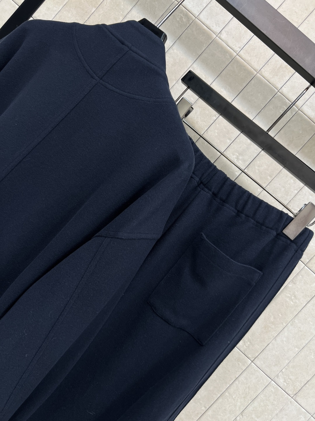 MIU家25秋冬新款 简约风休闲套装 棒球夹克外套+高腰休闲裤 经典品牌logo标志 一套上身实用又百搭