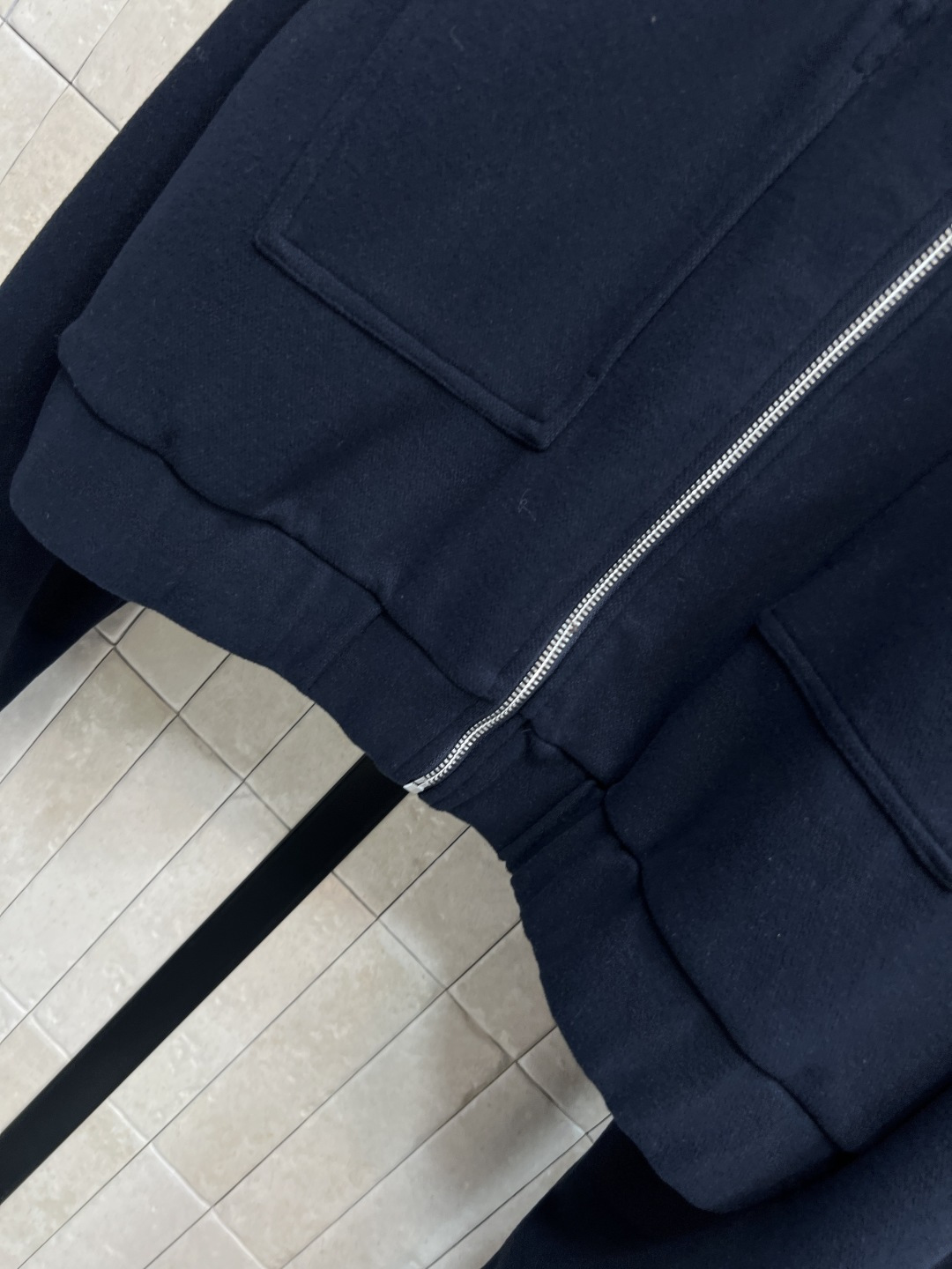 MIU家25秋冬新款 简约风休闲套装 棒球夹克外套+高腰休闲裤 经典品牌logo标志 一套上身实用又百搭