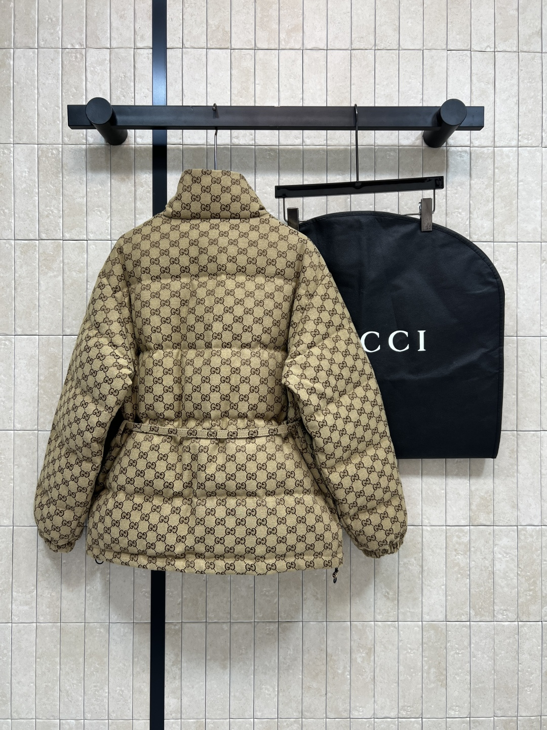 G家 25秋冬新款 双G提花立领羽绒服 寒冬行走的利器 保暖不臃肿 满印双G提花面料 低调又不失奢华感 
