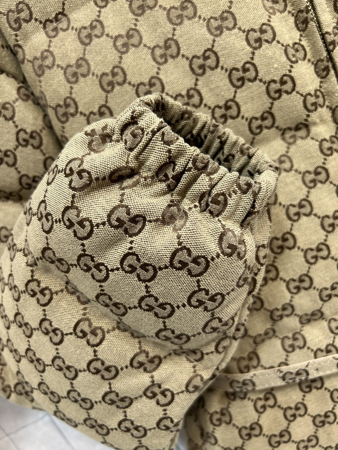 G家 25秋冬新款 双G提花立领羽绒服 寒冬行走的利器 保暖不臃肿 满印双G提花面料 低调又不失奢华感 