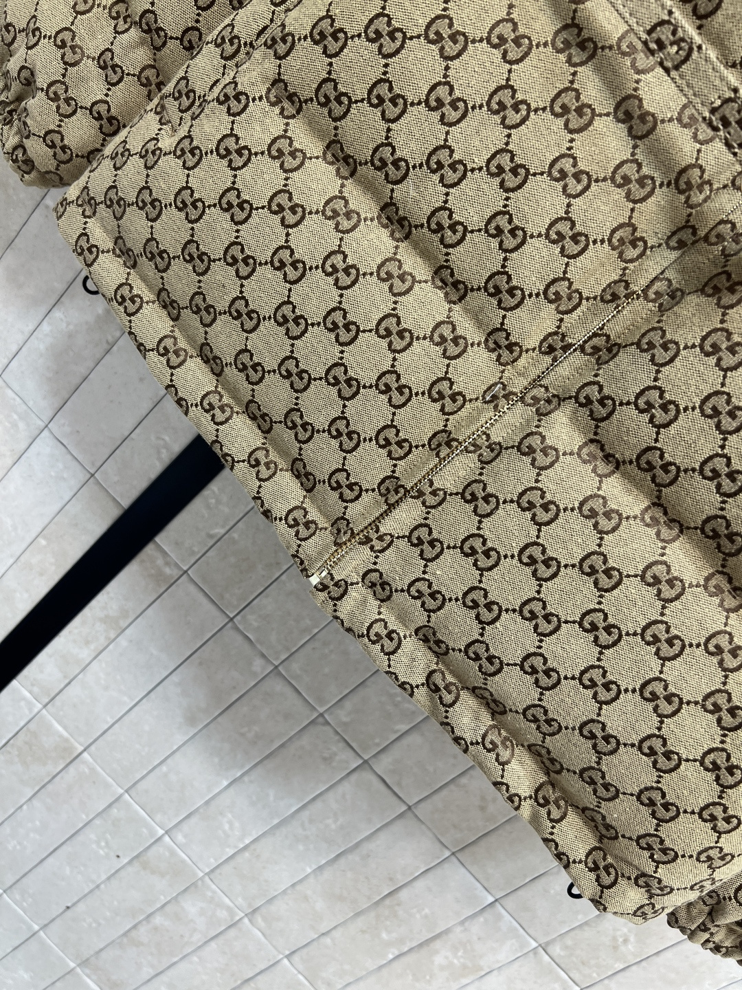 G家 25秋冬新款 双G提花立领羽绒服 寒冬行走的利器 保暖不臃肿 满印双G提花面料 低调又不失奢华感 