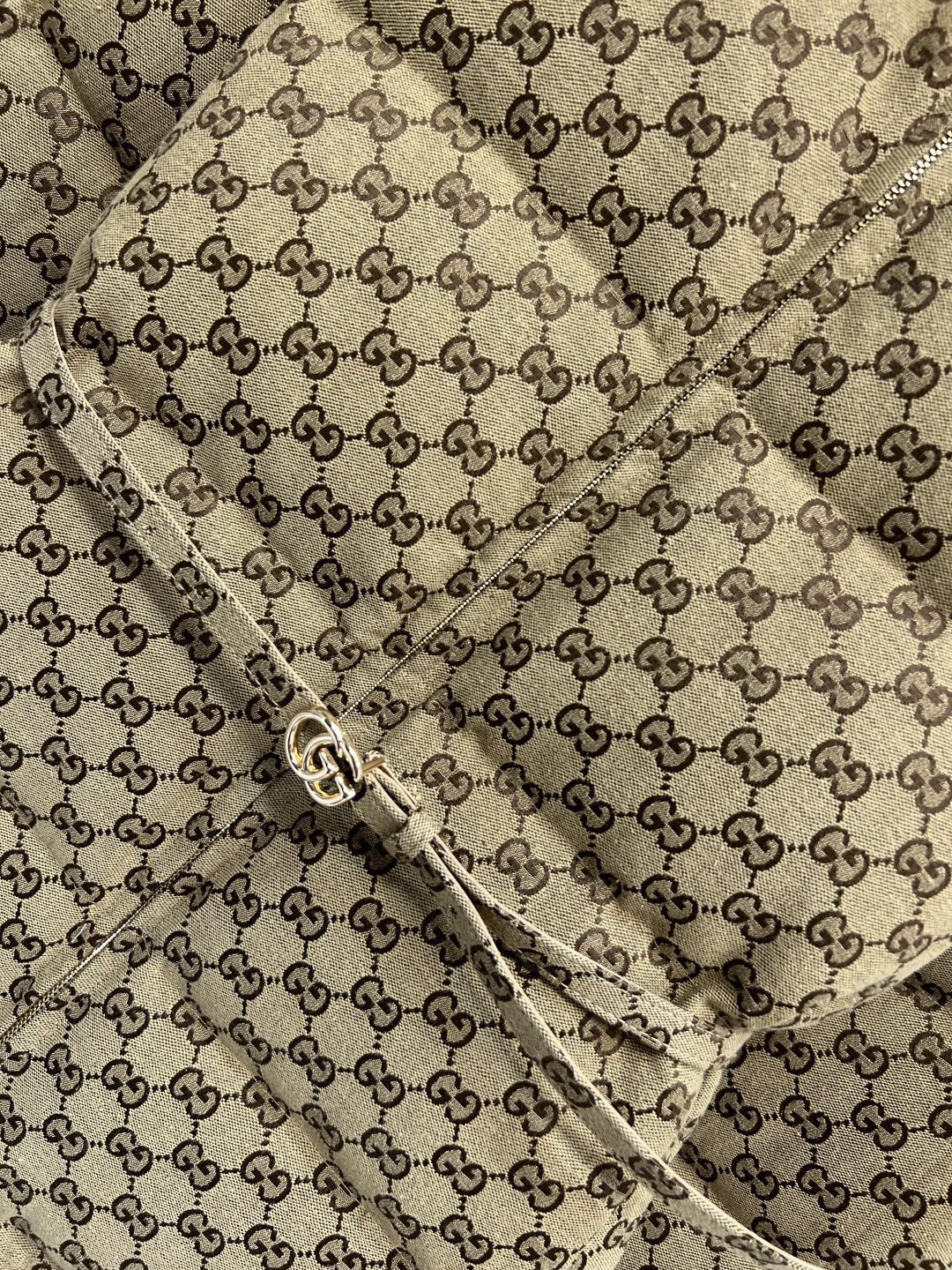 G家 25秋冬新款 双G提花立领羽绒服 寒冬行走的利器 保暖不臃肿 满印双G提花面料 低调又不失奢华感 