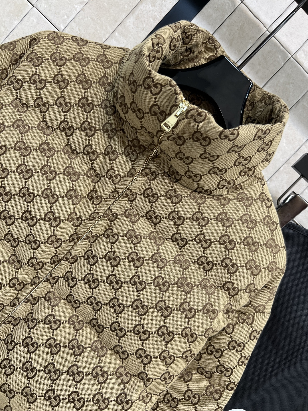 G家 25秋冬新款 双G提花立领羽绒服 寒冬行走的利器 保暖不臃肿 满印双G提花面料 低调又不失奢华感 