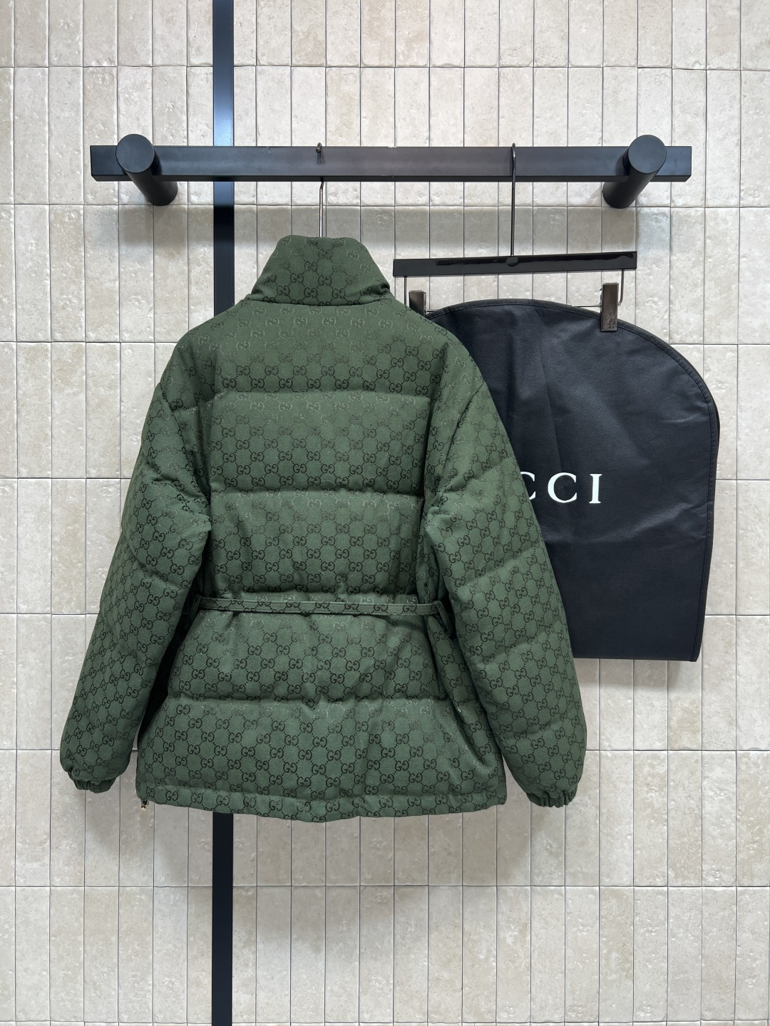 G家 25秋冬新款 双G提花立领羽绒服 寒冬行走的利器 保暖不臃肿 满印双G提花面料 低调又不失奢华感 