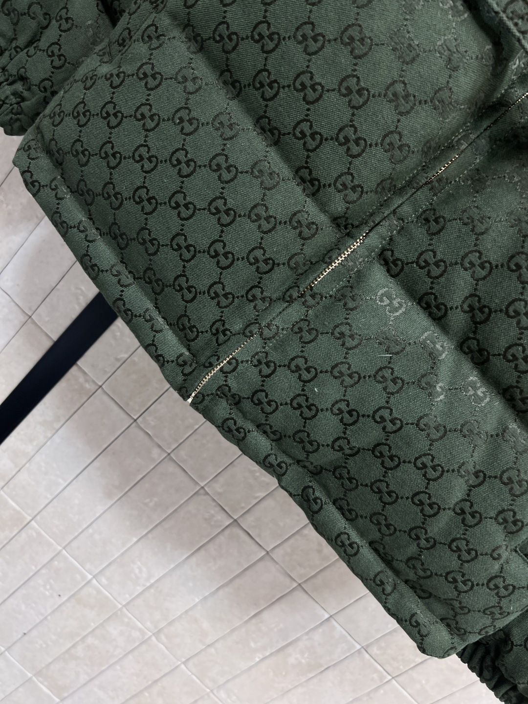 G家 25秋冬新款 双G提花立领羽绒服 寒冬行走的利器 保暖不臃肿 满印双G提花面料 低调又不失奢华感 