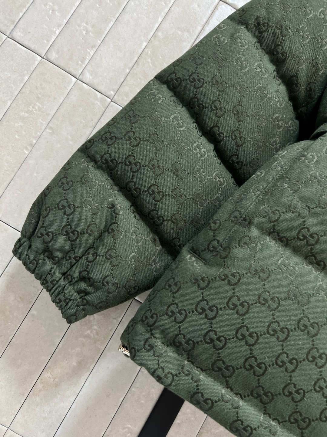 G家 25秋冬新款 双G提花立领羽绒服 寒冬行走的利器 保暖不臃肿 满印双G提花面料 低调又不失奢华感 