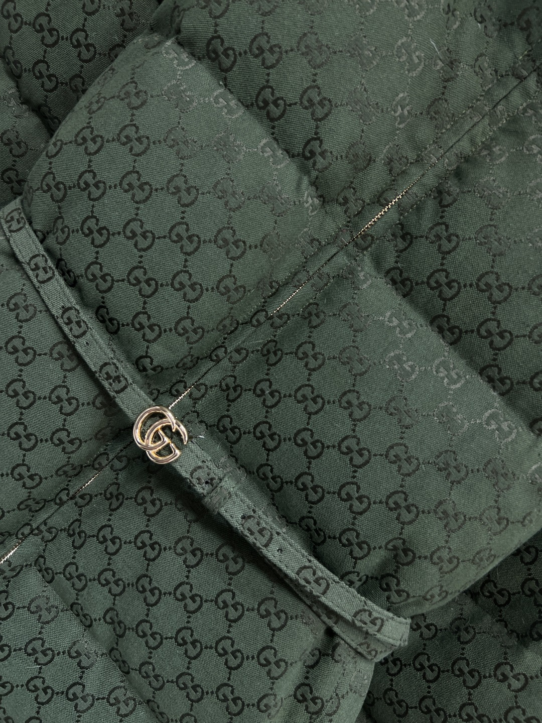 G家 25秋冬新款 双G提花立领羽绒服 寒冬行走的利器 保暖不臃肿 满印双G提花面料 低调又不失奢华感 