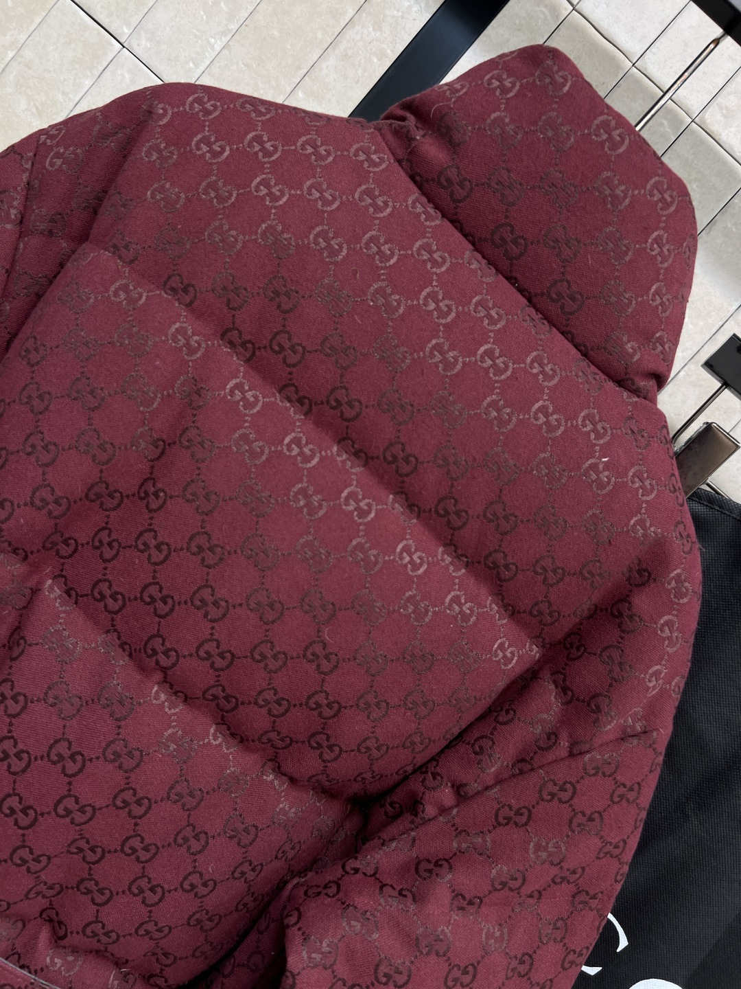 G家 25秋冬新款 双G提花立领羽绒服 寒冬行走的利器 保暖不臃肿 满印双G提花面料 低调又不失奢华感 