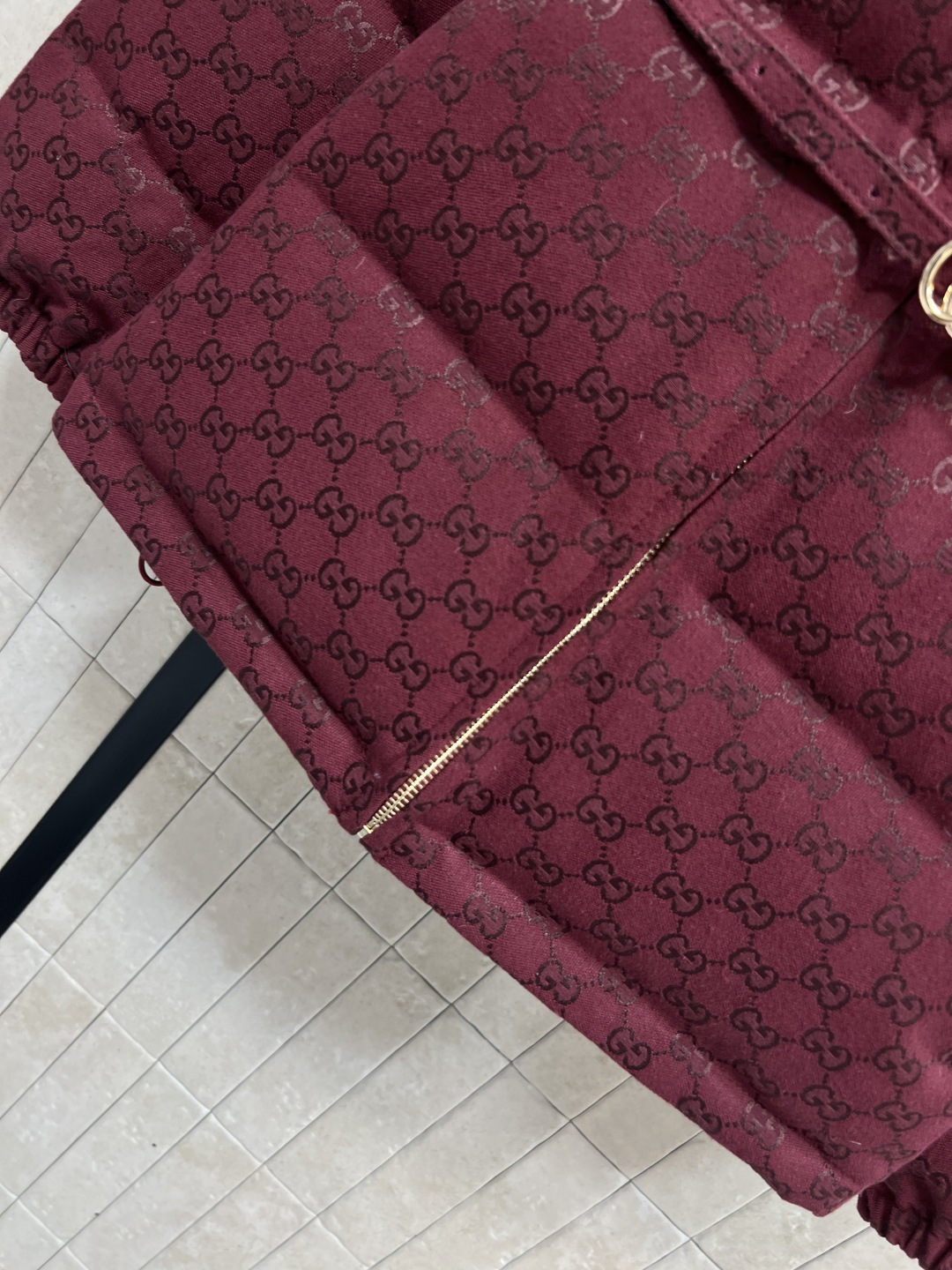 G家 25秋冬新款 双G提花立领羽绒服 寒冬行走的利器 保暖不臃肿 满印双G提花面料 低调又不失奢华感 