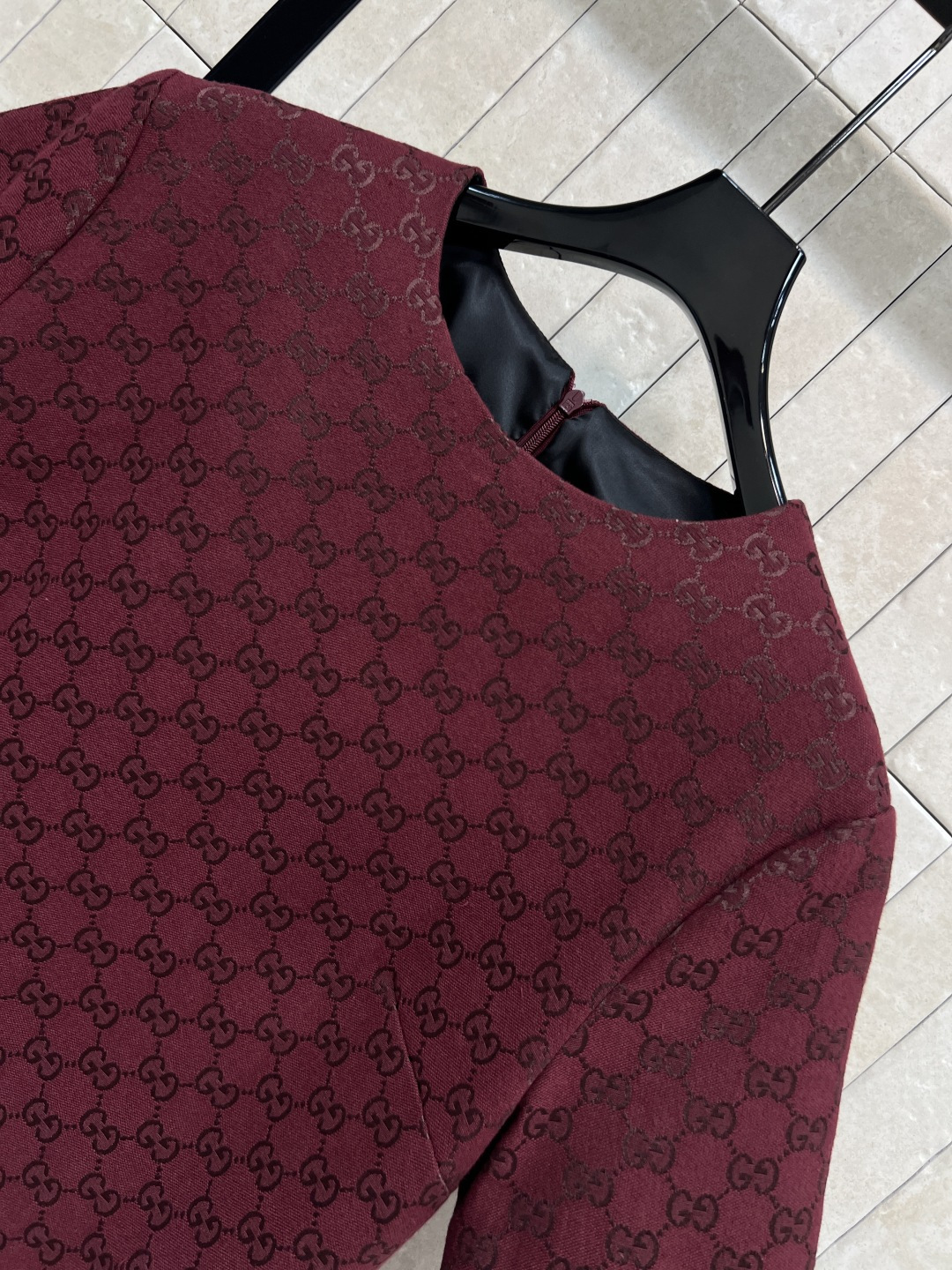 G家 25秋冬新款 双G提花烫钻短袖连衣裙 定制YB进口双G提花面料 质感高级挺括 绿色和酒红色可选 圆