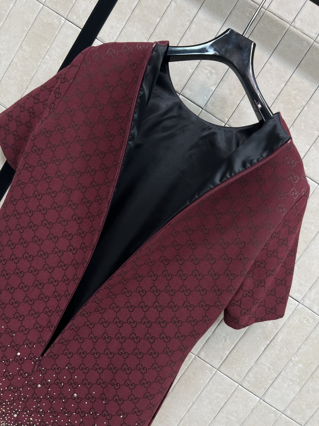 G家 25秋冬新款 双G提花烫钻短袖连衣裙 定制YB进口双G提花面料 质感高级挺括 绿色和酒红色可选 圆