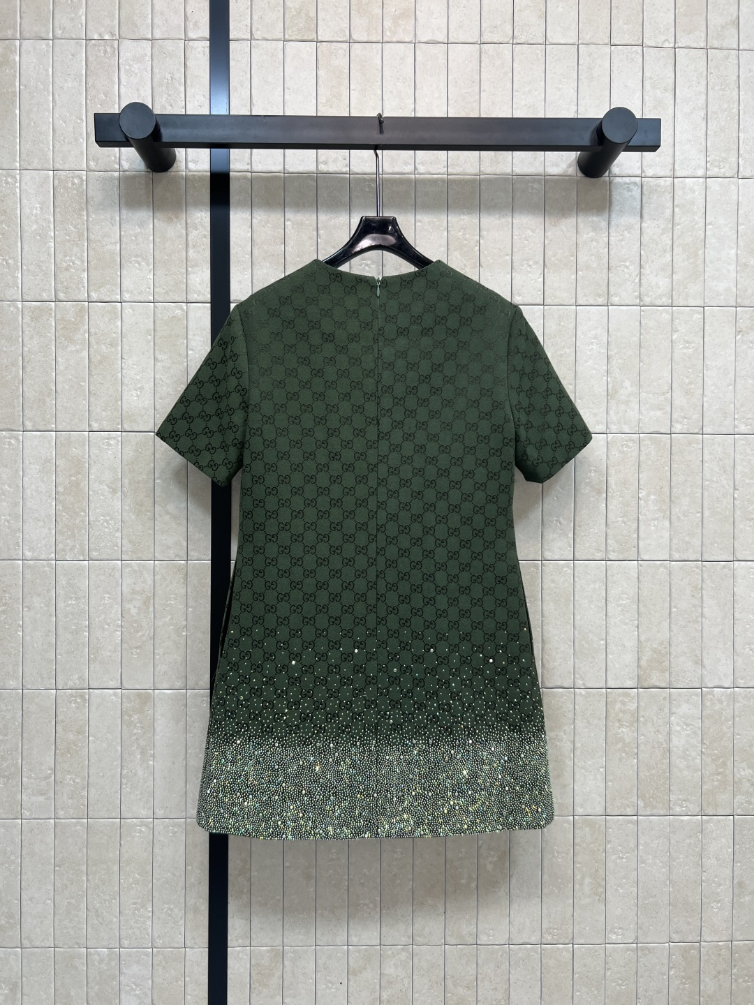 G家 25秋冬新款 双G提花烫钻短袖连衣裙 定制YB进口双G提花面料 质感高级挺括 绿色和酒红色可选 圆