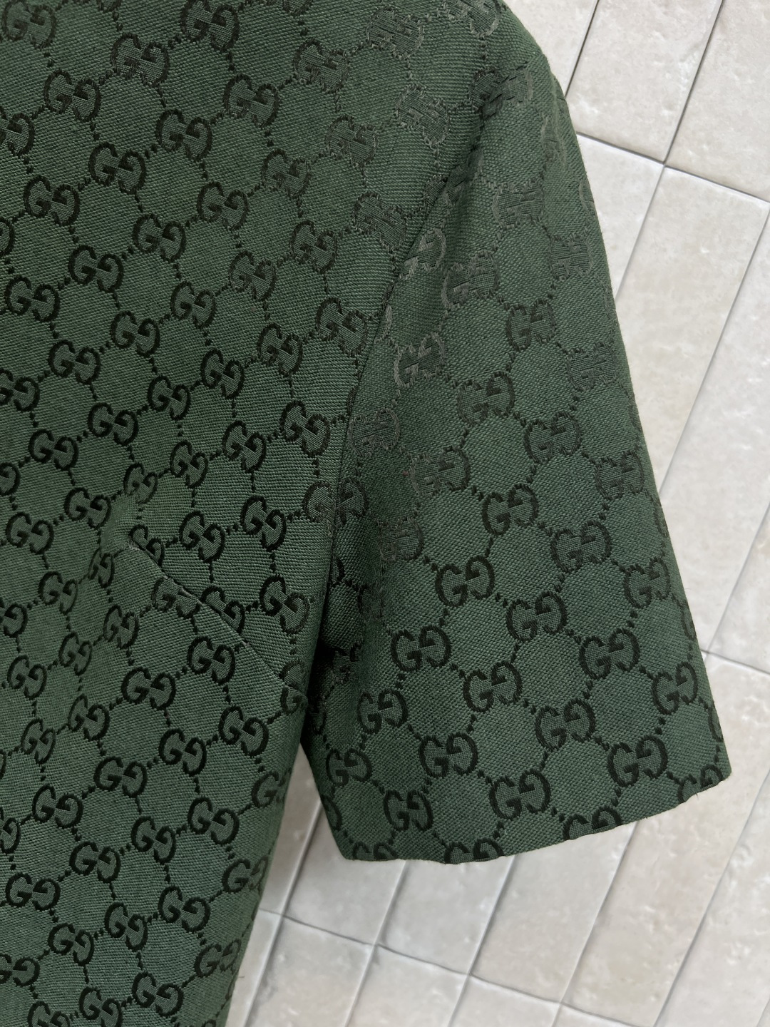 G家 25秋冬新款 双G提花烫钻短袖连衣裙 定制YB进口双G提花面料 质感高级挺括 绿色和酒红色可选 圆