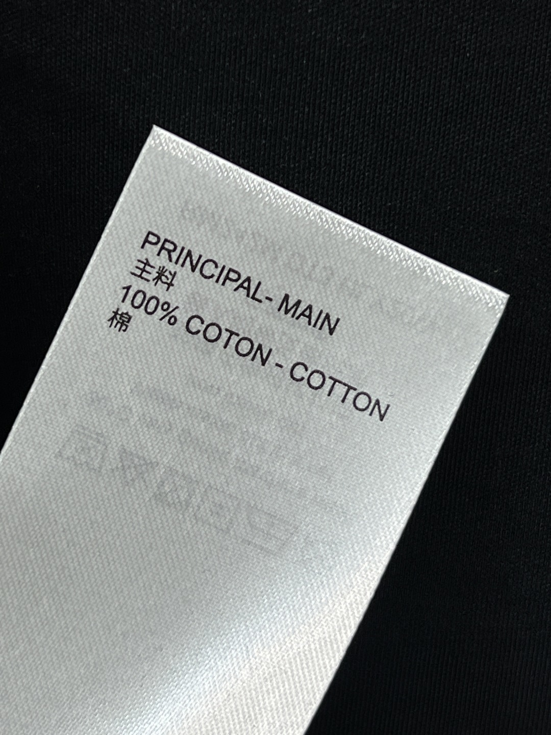 L家 25秋冬新款 logo刺绣黑色短袖T恤 胸前白色刺绣Logo 简约又有辨识度 高品质棉料 柔软舒适