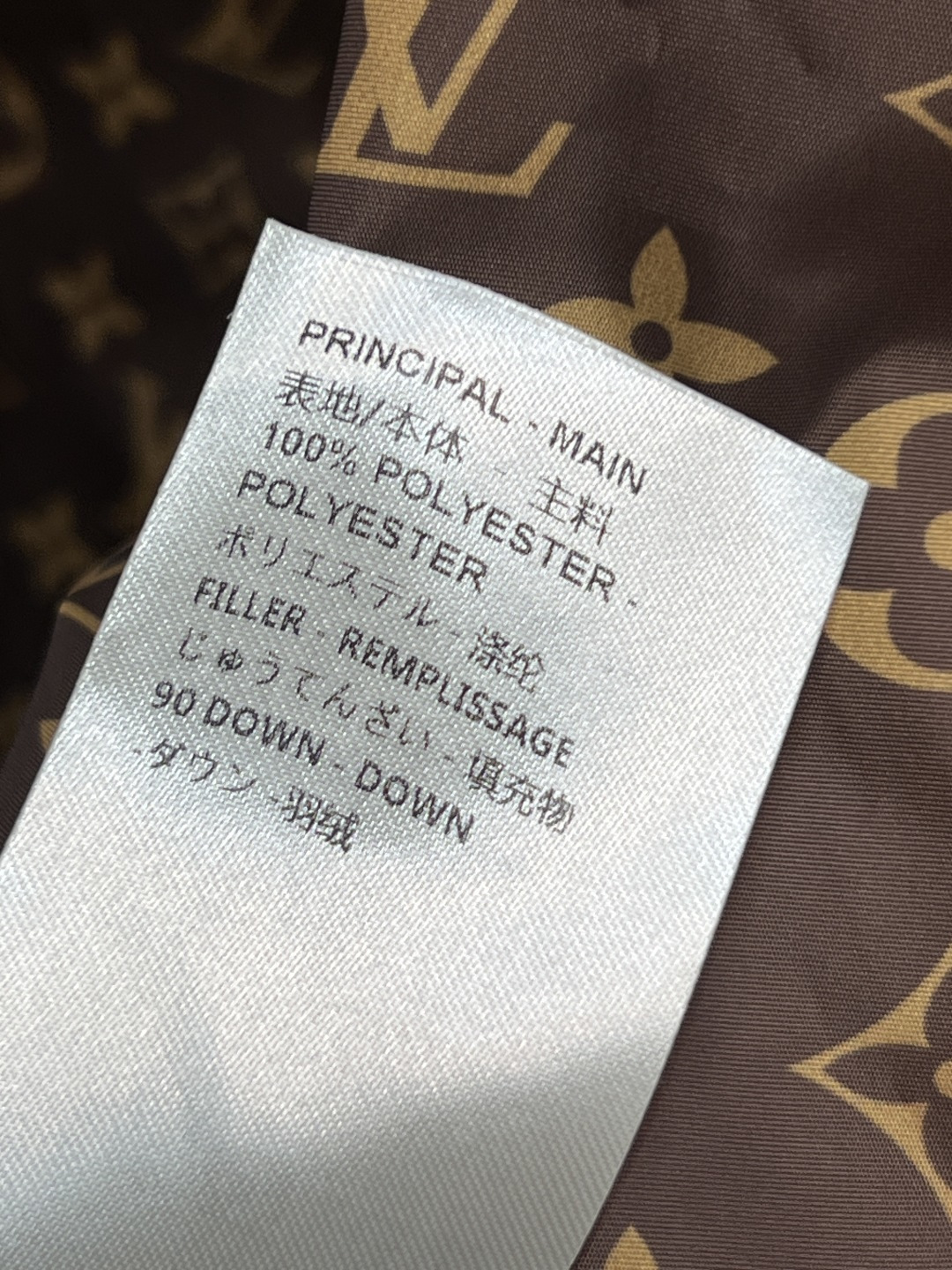 L家 25秋冬新款 老花皮扣立领羽绒服 定制细格纹面料内里国标90绒填充 轻盈又保暖滋 实用又有型 经典