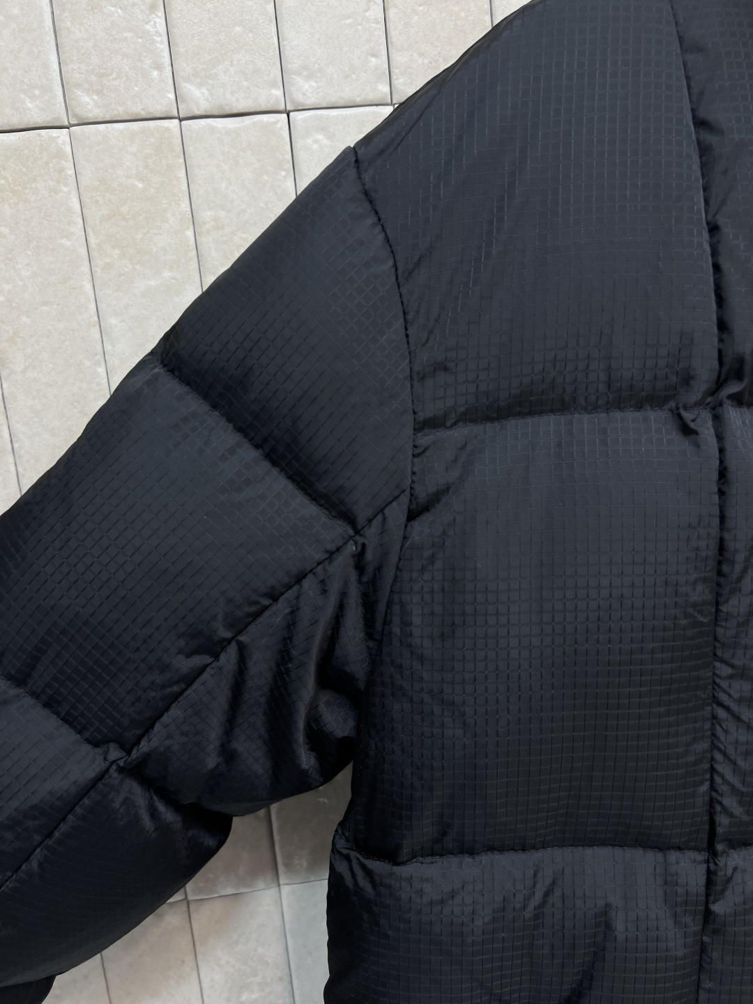 L家 25秋冬新款 老花皮扣立领羽绒服 定制细格纹面料内里国标90绒填充 轻盈又保暖滋 实用又有型 经典