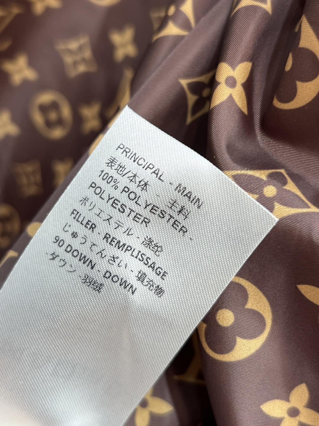 L家 25秋冬新款 老花皮扣立领羽绒服 定制细格纹面料内里国标90绒填充 轻盈又保暖滋 实用又有型 经典