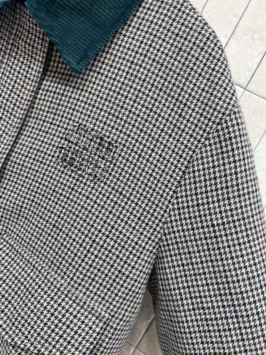 MIu家 25秋冬新款唐嫣同款千鸟格外套 羊毛混纺+夹棉内里 秋冬穿超保暖！墨绿灯芯绒翻领+胸前立体字母