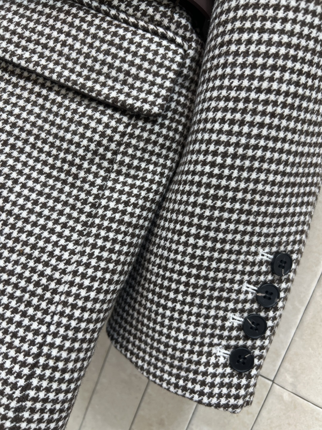 BC家 25秋冬新款 千鸟格西装外套 经典黑白干乌格纹 英伦复古感满满！面料挺括厚实 垂感好不易皱 日常