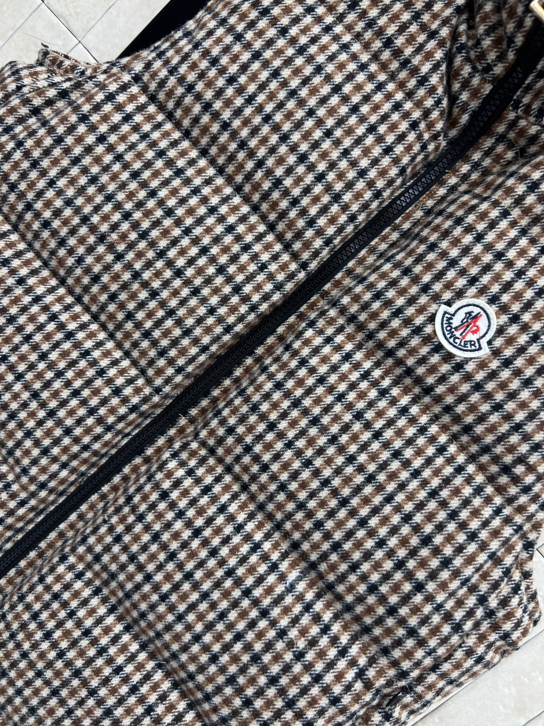 M家 25秋冬新款 千鸟格羽绒马甲 经典千鸟格纹拼接羊羔毛立领设计 复古又时髦 内里高品质羽绒假两件 层