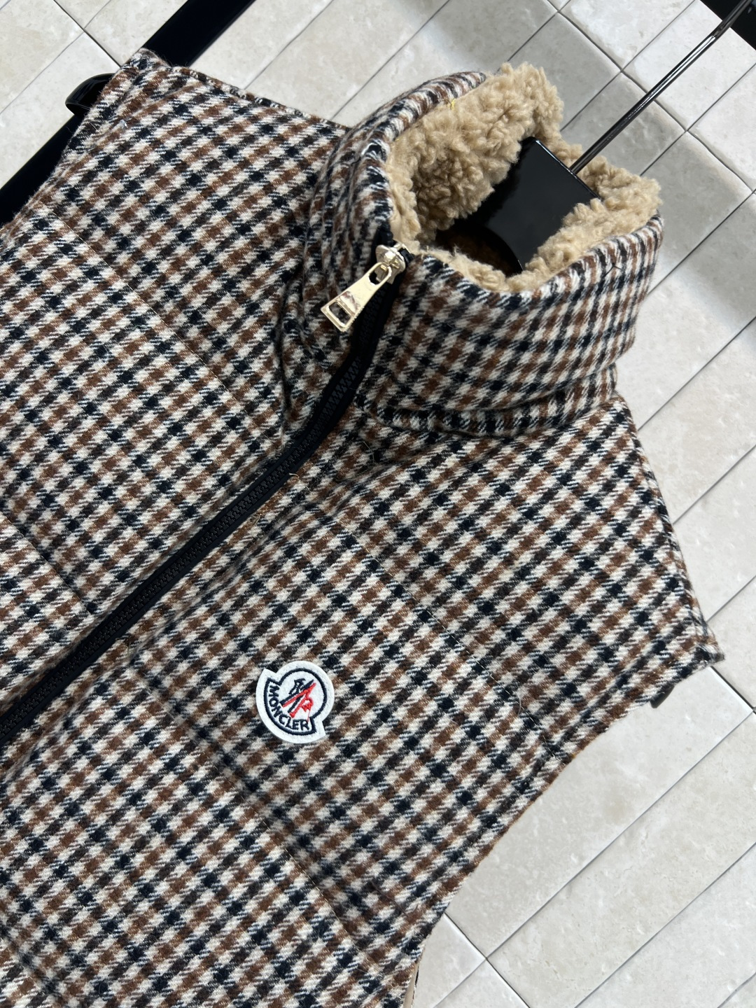 M家 25秋冬新款 千鸟格羽绒马甲 经典千鸟格纹拼接羊羔毛立领设计 复古又时髦 内里高品质羽绒假两件 层
