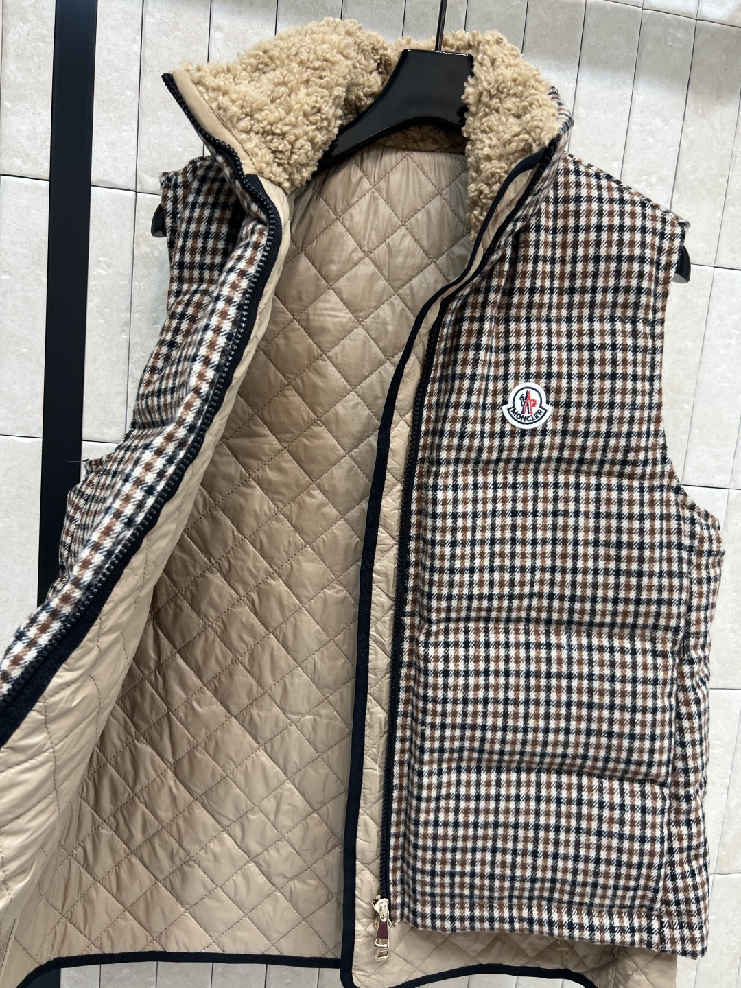 M家 25秋冬新款 千鸟格羽绒马甲 经典千鸟格纹拼接羊羔毛立领设计 复古又时髦 内里高品质羽绒假两件 层