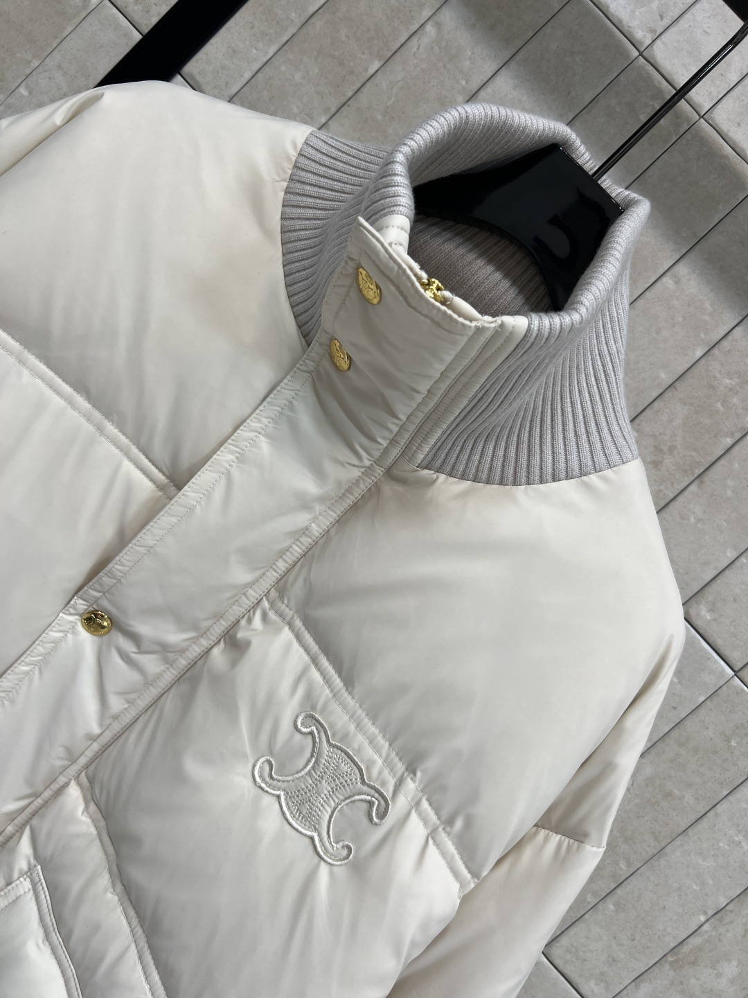 CE家 25秋冬新款 针织立领羽绒服 防水面料 柔软轻薄 三个颜色都很好看 经典面包版型拼接针织螺纹立领