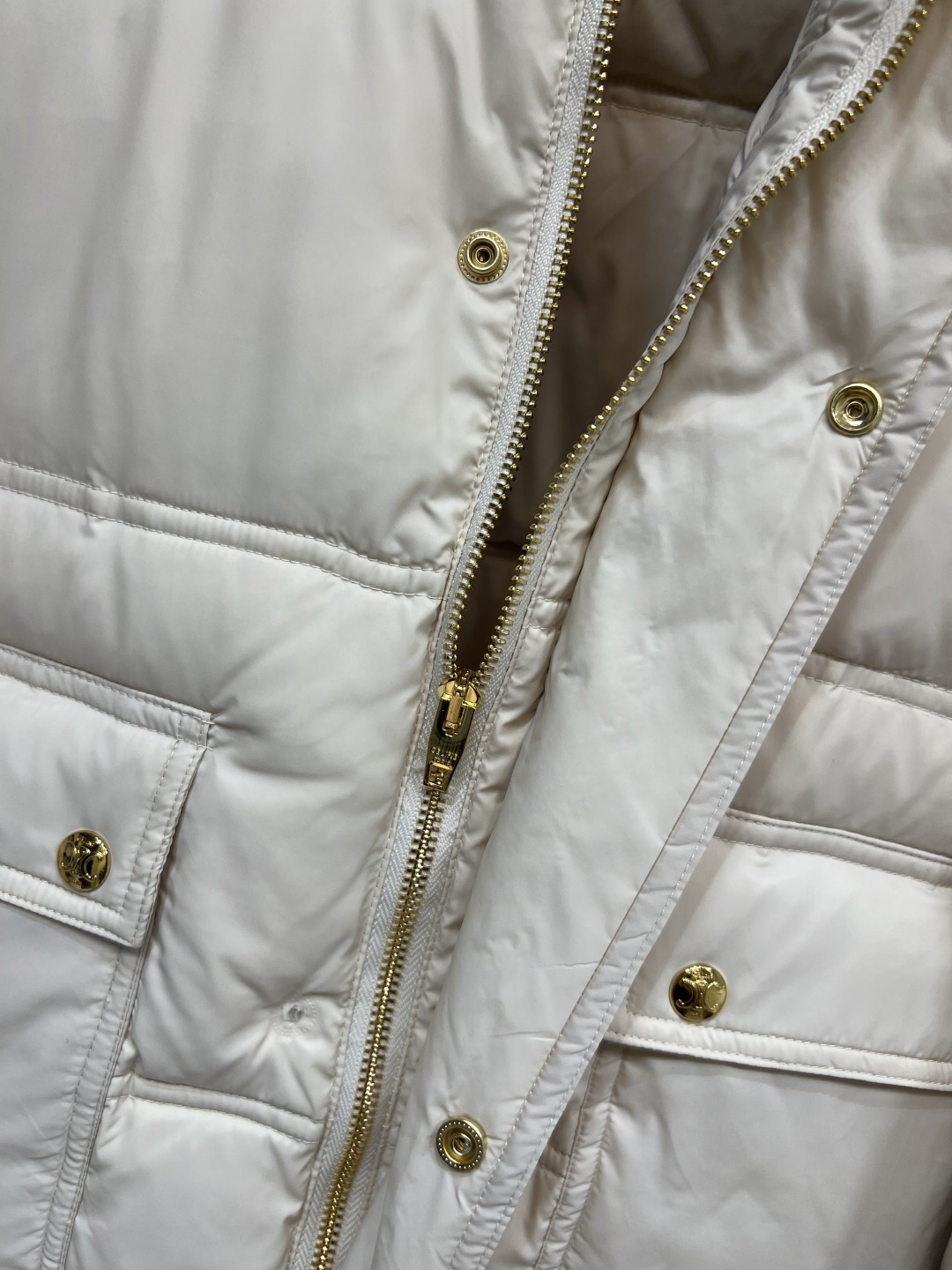 CE家 25秋冬新款 针织立领羽绒服 防水面料 柔软轻薄 三个颜色都很好看 经典面包版型拼接针织螺纹立领