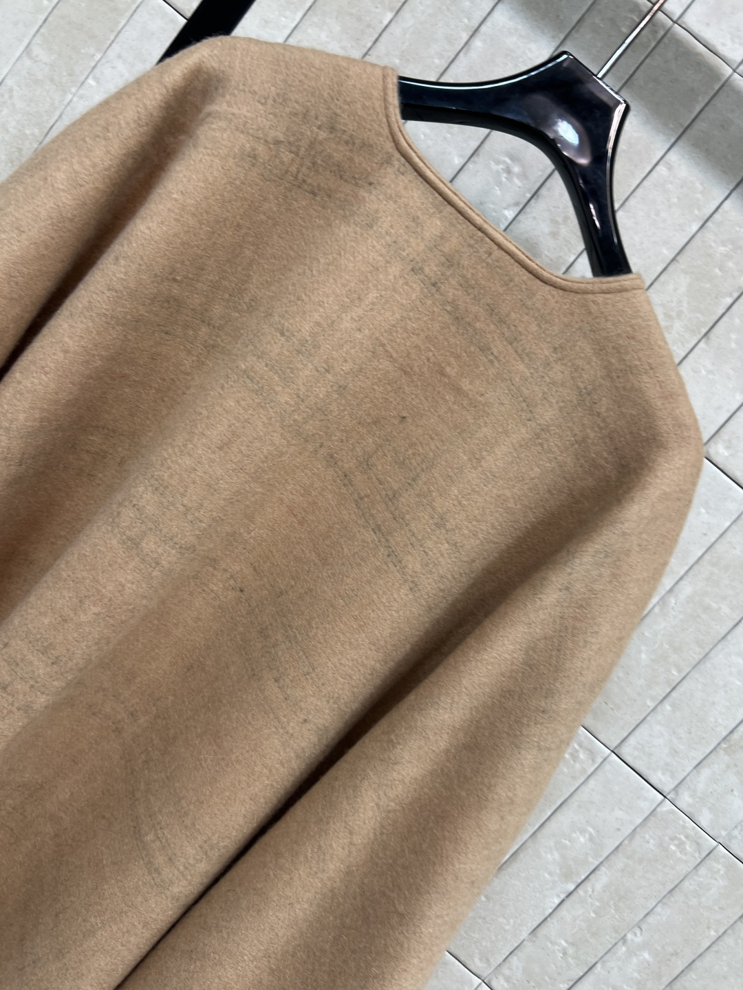 BUR家 25秋冬新款 流苏羊毛斗篷披肩 采用高品质羊毛 柔软又保暖 秋冬必备！经典格纹内衬 下摆自然下