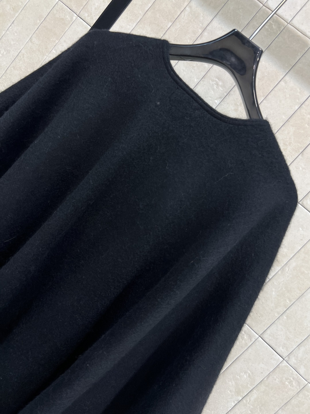 BUR家 25秋冬新款 流苏羊毛斗篷披肩 采用高品质羊毛 柔软又保暖 秋冬必备！经典格纹内衬 下摆自然下