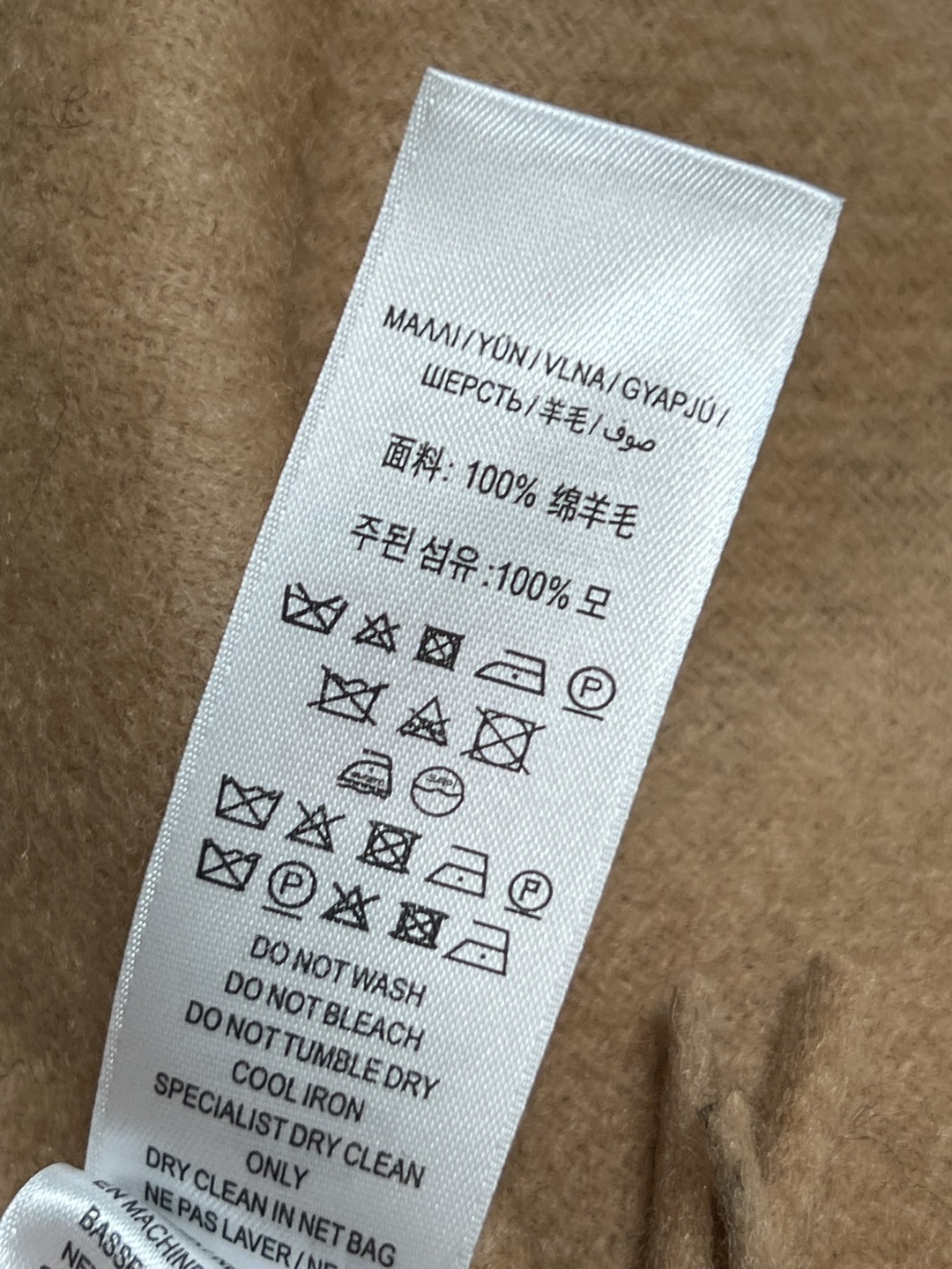 BUR家 25秋冬新款 流苏羊毛斗篷披肩 采用高品质羊毛 柔软又保暖 秋冬必备！经典格纹内衬 下摆自然下