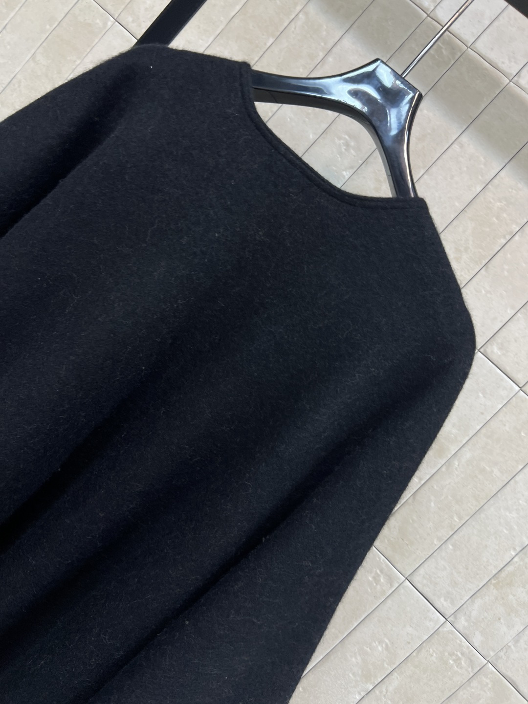 BUR家 25秋冬新款 流苏羊毛斗篷披肩 采用高品质羊毛 柔软又保暖 秋冬必备！经典格纹内衬 下摆自然下