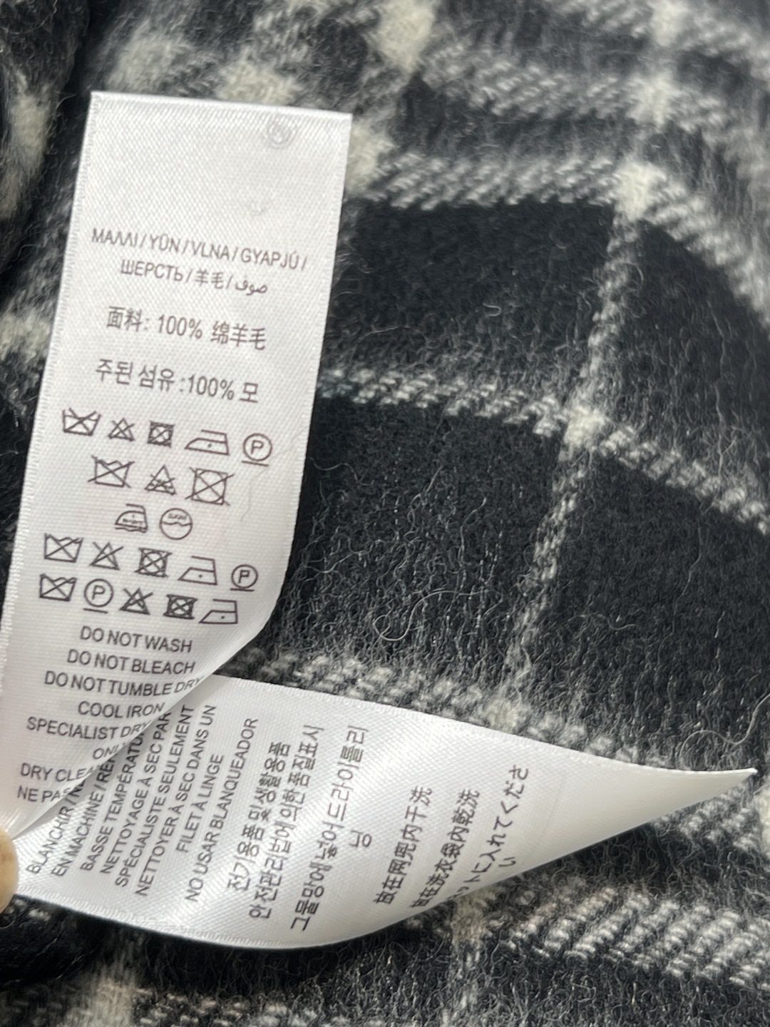 BUR家 25秋冬新款 流苏羊毛斗篷披肩 采用高品质羊毛 柔软又保暖 秋冬必备！经典格纹内衬 下摆自然下