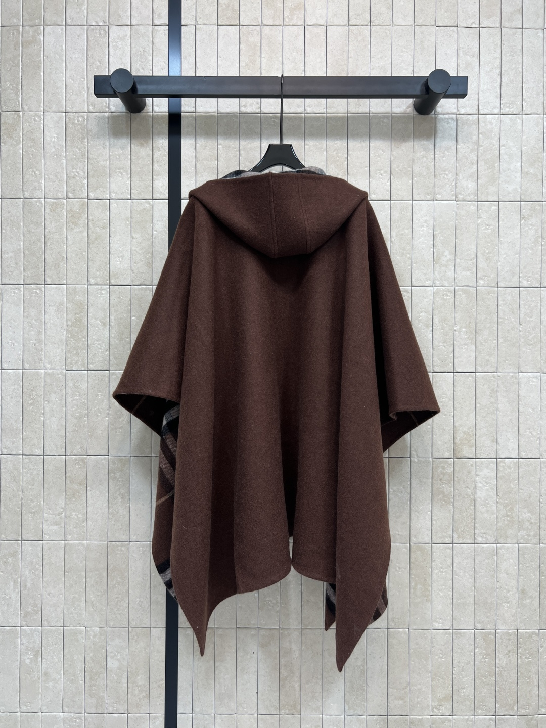 BUR家 25秋冬新款 连帽羊绒斗篷披肩 100%山羊绒 柔软亲肤 秋冬穿超舒服！经典格纹+马术骑士徽标