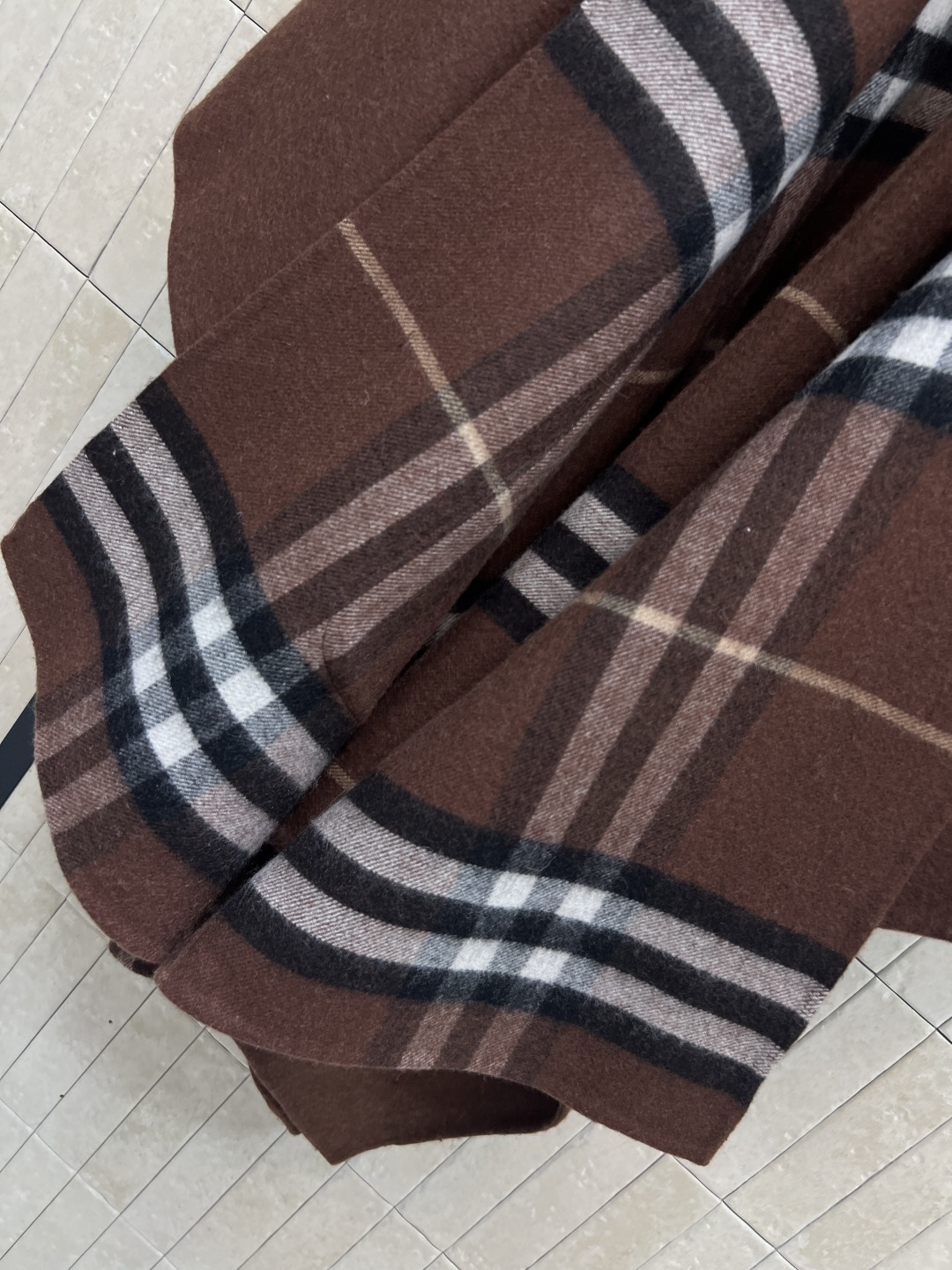 BUR家 25秋冬新款 连帽羊绒斗篷披肩 100%山羊绒 柔软亲肤 秋冬穿超舒服！经典格纹+马术骑士徽标